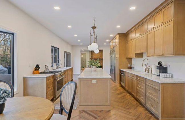 Elegant Spring Stay on Peaceful Retreat - Photo 34