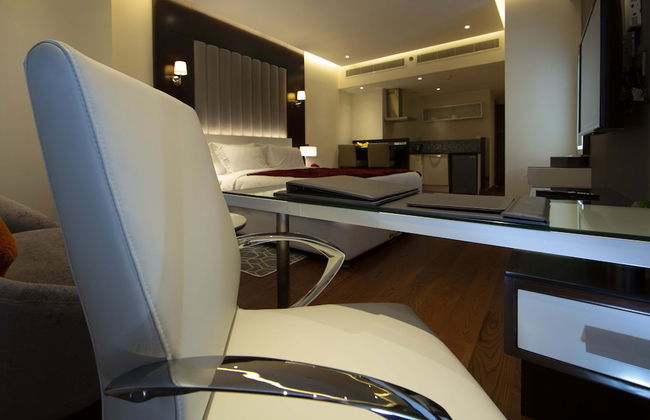 Number One Tower Suites - Photo 36