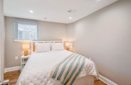 Walk to the stadium, downtown, West St - close to everything - Foto 32