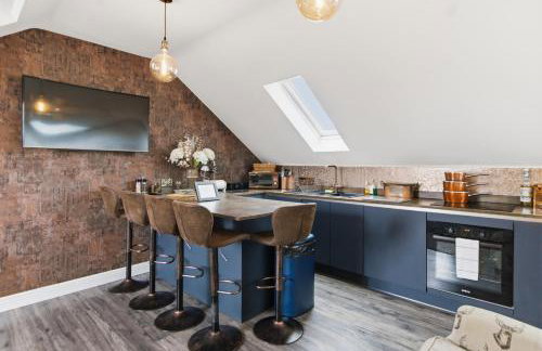 Cannons Loft Central Buxton, Duplex loft 3 bedroom Set over 3 floors stairs no lift sleeps 5 - Photo 17