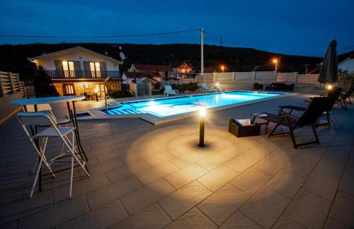 Spacious villa for 10 with a big private pool - Photo 43