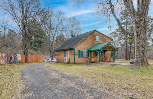 Charming and Cozy Cabin Near Lake Champlain! - Foto 23