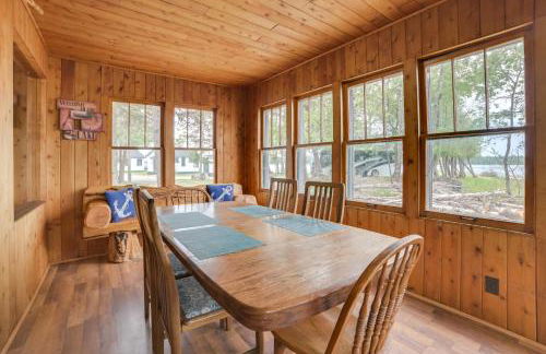 Steps to Lake Cedarville Cabin 12 with Shared Perks - Foto 8