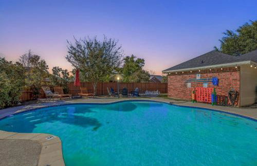 4-BD 2-BA with Backyard Pool Retreat + Game Room - Foto 37