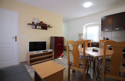 Authentisches Steinhaus mit Garten, Grill, Spielplatz, Trampolin - Foto 18