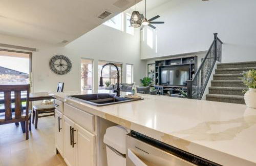 Spacious San Tan Valley with Private Outdoor Oasis - Foto 11