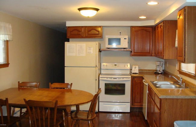 On Pointe Lakefront Resort - Photo 14