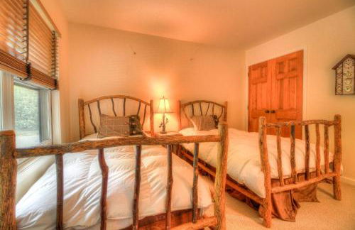 Stratton Mountain Condo with a Hot Tub! Sleeps 12! - Photo 61