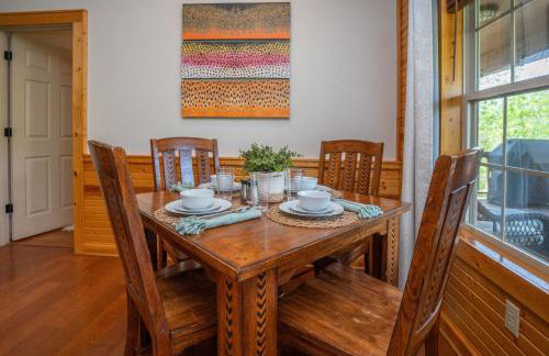 Riverfront Little Red Cabin, Hot Tub, World-class Trout Fishing, Views & Boat Access - Photo 32