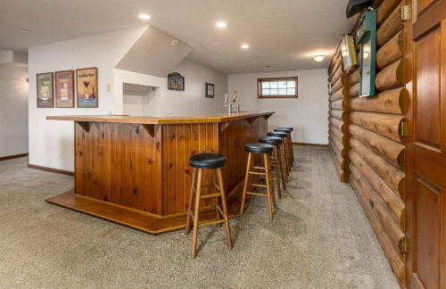 Luxury Log Cabin w Beach & Dock Sleeps 12 - Photo 44