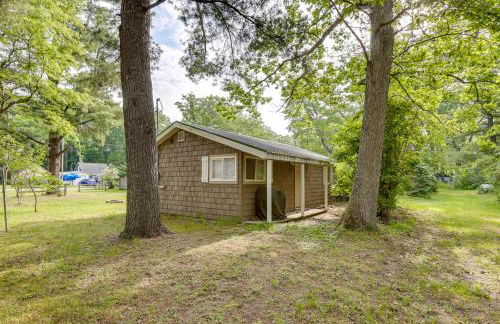 Updated Wellston Cabin, Walk to Lake Beach and Dock! - Foto 20