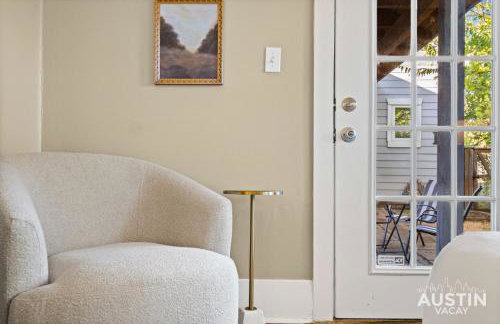 East Austin 2BR 1BA w Patio and Grill, Pet-Friendl Walk to 6th By Austin Vacay - Foto 17