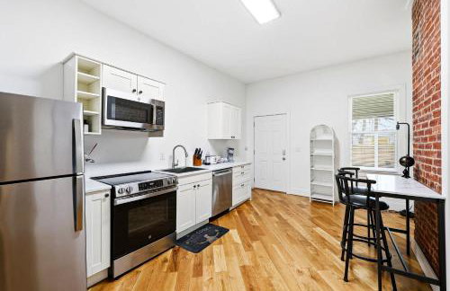 Cozy 2-Floor Home 5BR 3BA 2 Kitchens Backyard - Foto 26