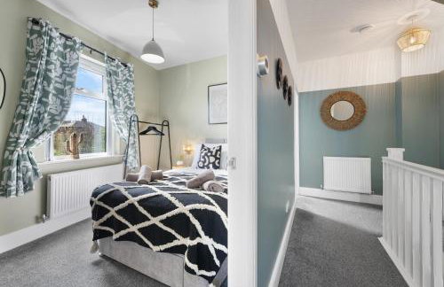 4-Bedroom Stunning Luxe, Spacious & Stylish Design House Bolton, Sleeps 11, with Parking Central Bolton, Links to Manchester, Pet-Friendly, Best For Groups! WORK CONTRACTORS SPECIAL OFFER! - by Blue Puffin Stays - Foto 30