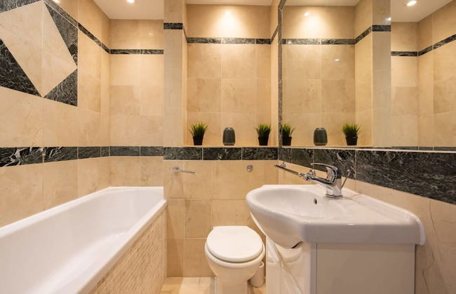 Chic Sunlit Earls Court Flat - Photo 18