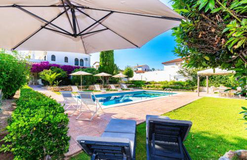 Villa Carmen - Peaceful Eco-Luxury with Private Pool and Sea Views & EV - near Sitges - Photo 14