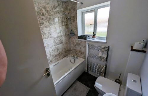 6 Guests * 4 Bedroom * Free Wi-Fi - Photo 19