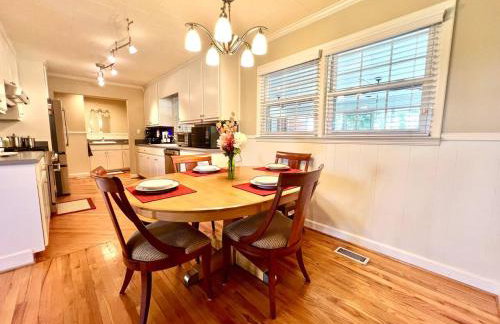 Secluded Farmhouse Retreat - Groups & Pets Okay! - Photo 4