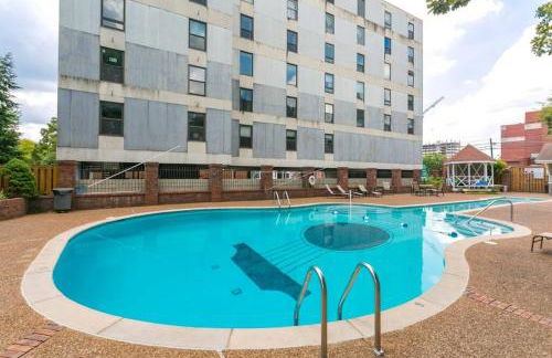 Music Row Retreat with Pool and Free Parking, Walk to Bars! - Foto 37