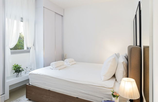 Quiet Hideaway & Terrace near Beach by FeelHome - Foto 2