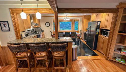 FC43 Renovated cozy spacious cottage with AC, air hockey, wifi close to ski trails! - Foto 5