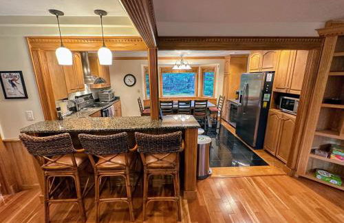 FC43 Renovated cozy spacious cottage with AC, air hockey, wifi close to ski trails! - Foto 5