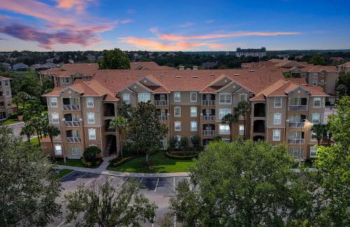 Spring Break Awaits Disney Close Pool Slides Fun - Foto 9