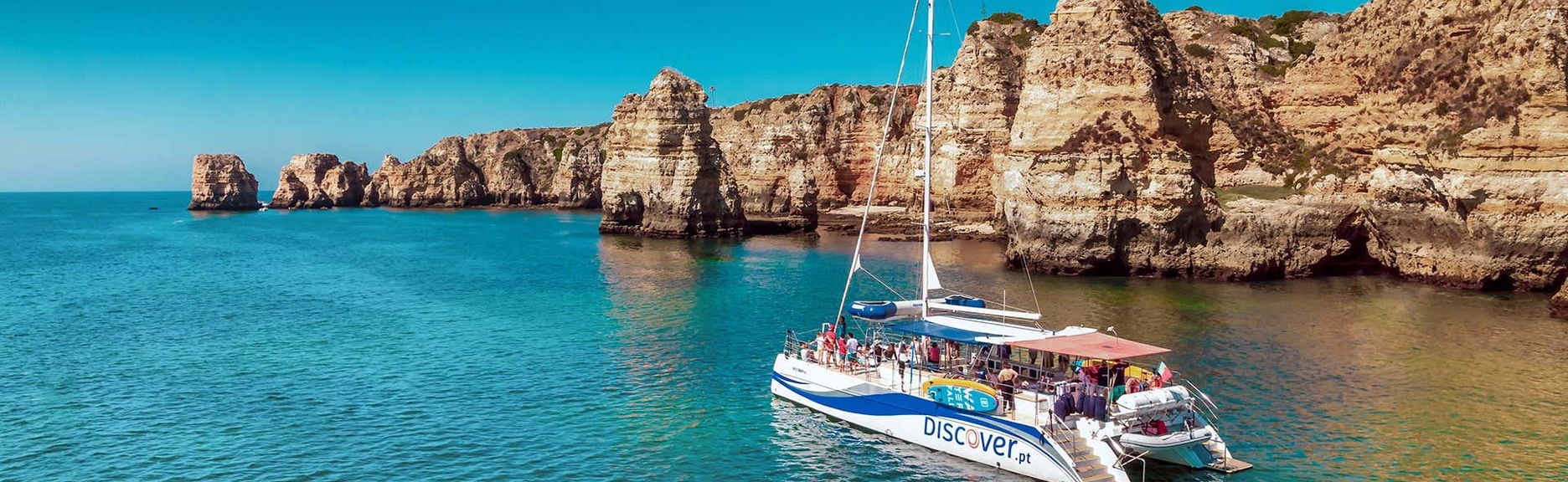 Passeio de catamarã pela costa do Algarve