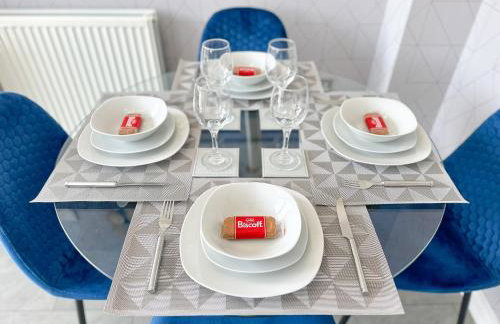 Luxury 4 Bed House - Free Parking - Contractors - Relocators - Foto 14