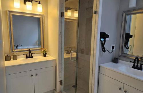 Luxury Pool with King beds Near Shops and Dining - Foto 17