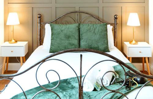 *Luke Stays Oswald Terrace* - Foto 2