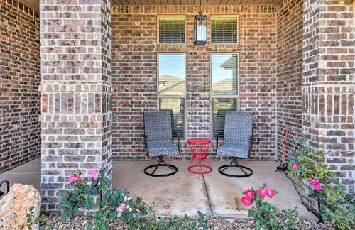 Modern Amarillo House with Fire Pit and Hot Tub! - Photo 29