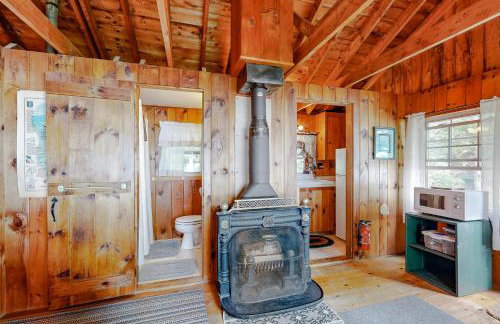 Lake Views! Small Group Getaway in Northport - Foto 9