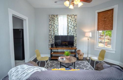 Stunning 2br/1ba Historic Pad Few Steps Downtown - Photo 8