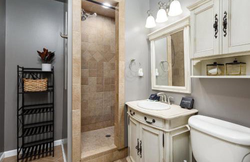 Bryan Lake Oasis in Downtown Lake Ann - Foto 64