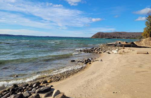 Crystal Lake Hillside with Private Sandy Beach - Foto 44