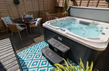 Seaside Escapes - with relaxing hot tub! - Foto 16