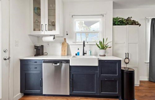 NEW Beautiful BOHO Home by Beach, Downtown + Shops - Foto 18