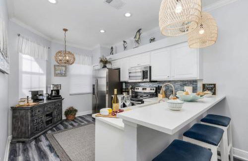 Blue Bayou Oasis Luxury Pool home and Sunshine - Foto 10