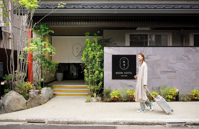 NEON HOTEL - Foto 35