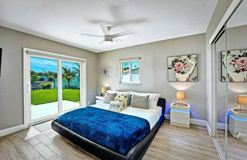 NEW Waterfront Tropic Oasis - Heated Pool, Canal, Dock, Air Hockey - Foto 19