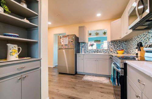 Lovely vacation home 1 block from beach & downtown Gulfport - Foto 32