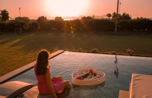 Aphrodite Luxury Suites, Private Heated Pool & Jacuzzi -Romantic Escape for Couples - Photo 3