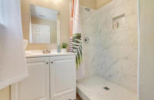 9 Mi to Downtown Home with Deck in San Antonio - Foto 17