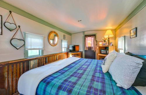 Couples Escape in Railcar, 13 Mi to Mount Rainier! - Photo 7