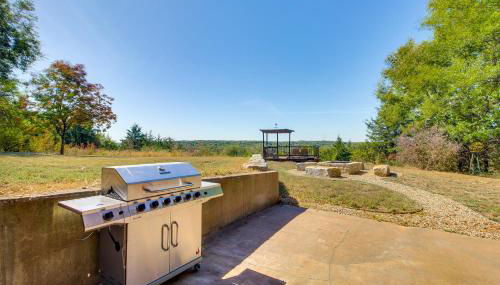 Kansas Gem with Fire Pit and Views 10 Mi to Dtwn! - Foto 2