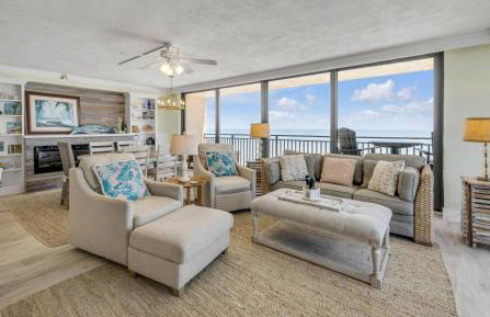 New dog-friendly Listing! Updated direct oceanfront with spacious balcony and heated pool - Foto 3