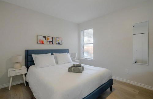 Vibrant Spacious Home w Private Pool and Jacuzzi - Foto 32