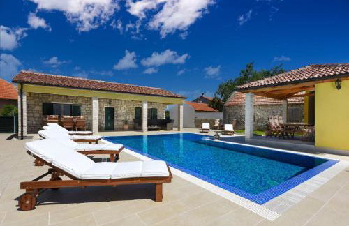 Beautiful Villa Petra with Summer Kitchen and Pool - Foto 27