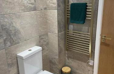 Huddersfield Lux 2 Bedroom Apartment & Opposite Train Station & City Centre - Foto 9